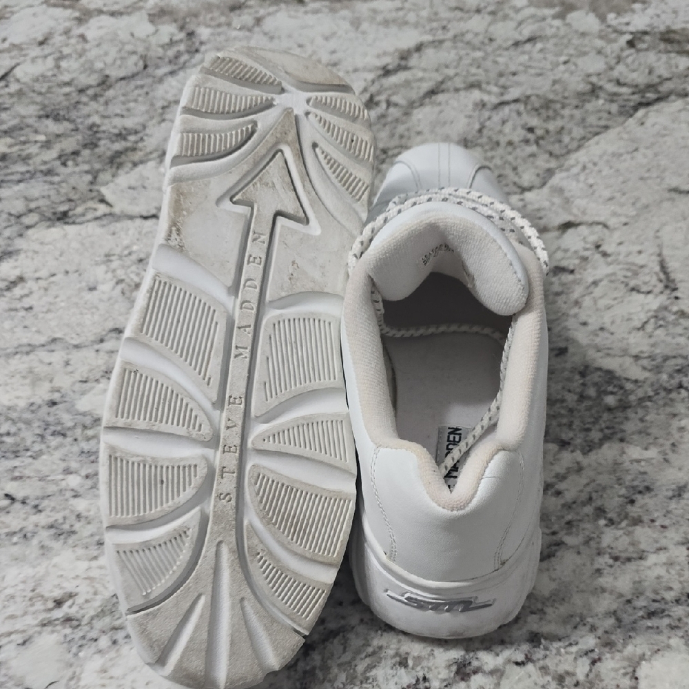 Steve Madden White Leather Sneakers with Shell Toe Design - Picture 3 of 3
